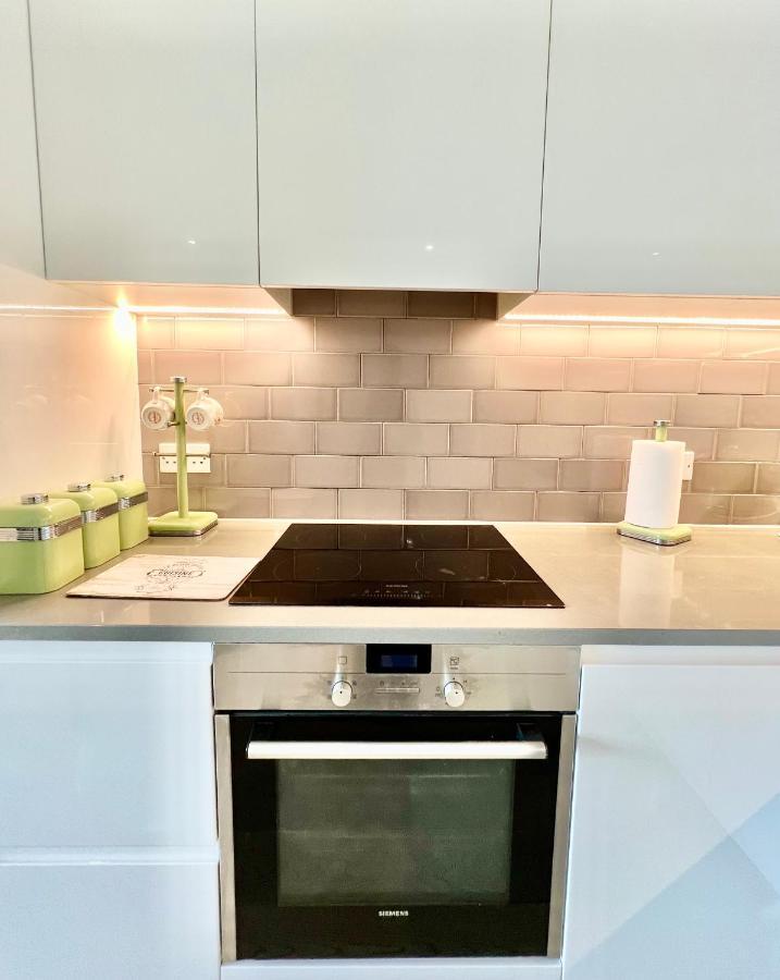 Luxury 2 Bedroom 2 Bathroom Apartment - London City Airport Εξωτερικό φωτογραφία