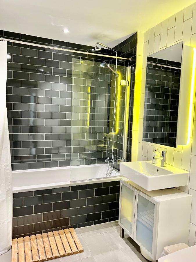 Luxury 2 Bedroom 2 Bathroom Apartment - London City Airport Εξωτερικό φωτογραφία